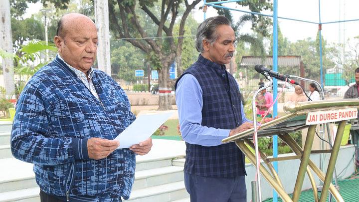 मुख्य सचिव ने 13 वें राष्ट्रीय मतदाता दिवस की शपथ दिलायी